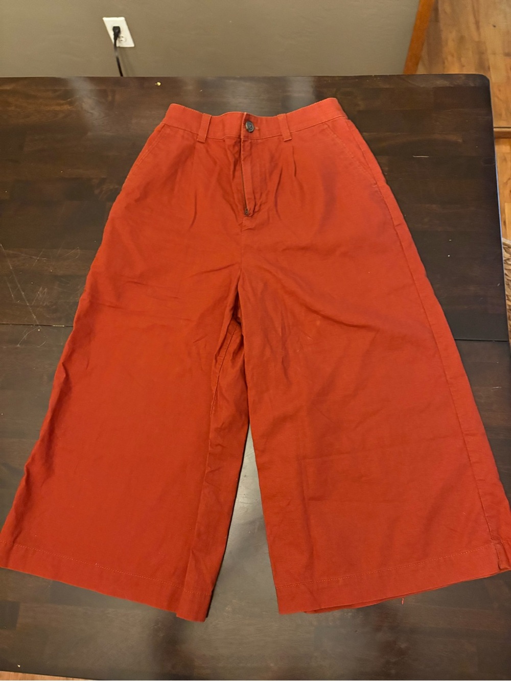 Uniqlo women’s Wide-Leg Culottes.